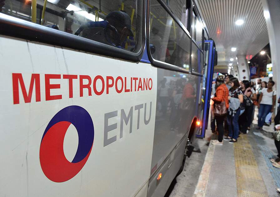 Ônibus metropolitanos terão máscaras de proteção a partir de segunda-feira
