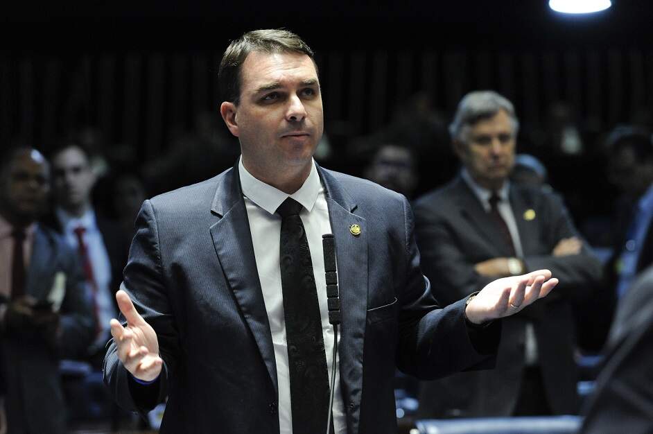 Delegado da PF revela investigação contra família Bolsonaro