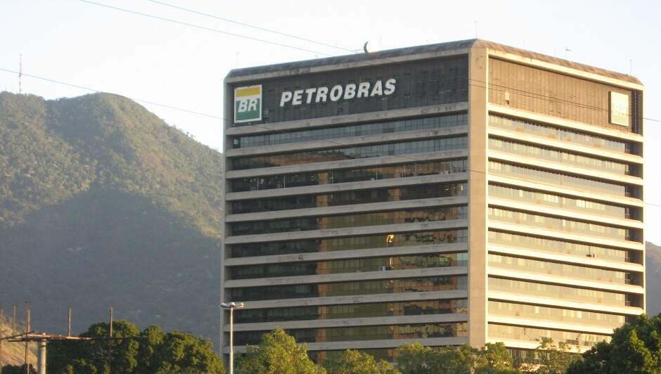 Petrobras anuncia reajuste no preço do litro do diesel nas refinarias