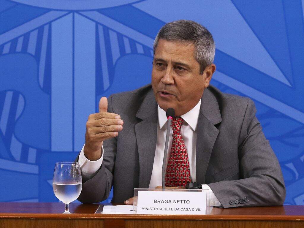Bolsonaro diz que vai anunciar Braga Netto como vice na sua chapa para reeleição