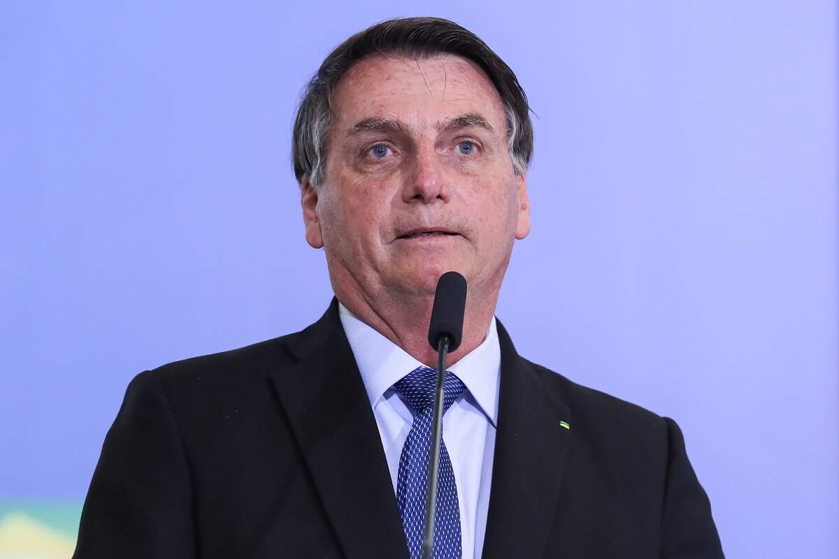 Bolsonaro nega queimadas e desmatamento