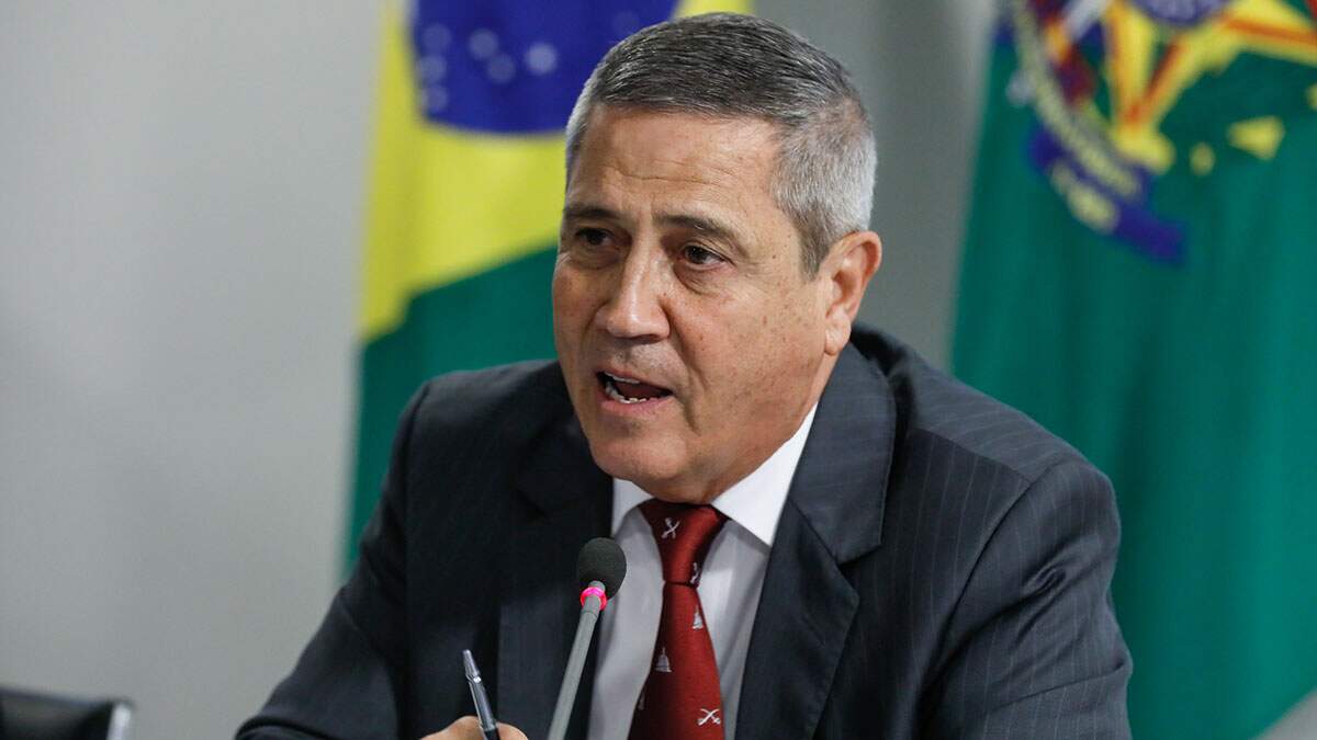 Braga Netto é exonerado e tem caminho aberto para ser vice de Bolsonaro