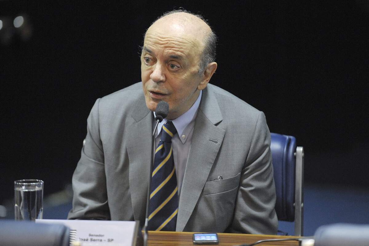 José Serra vai se licenciar do cargo para tratamento de doença de Parkinson