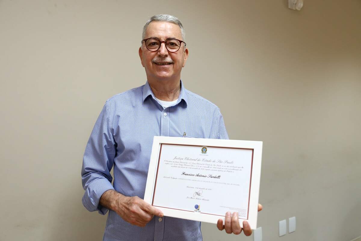 Chico Sardelli recebe diploma de prefeito eleito de Americana