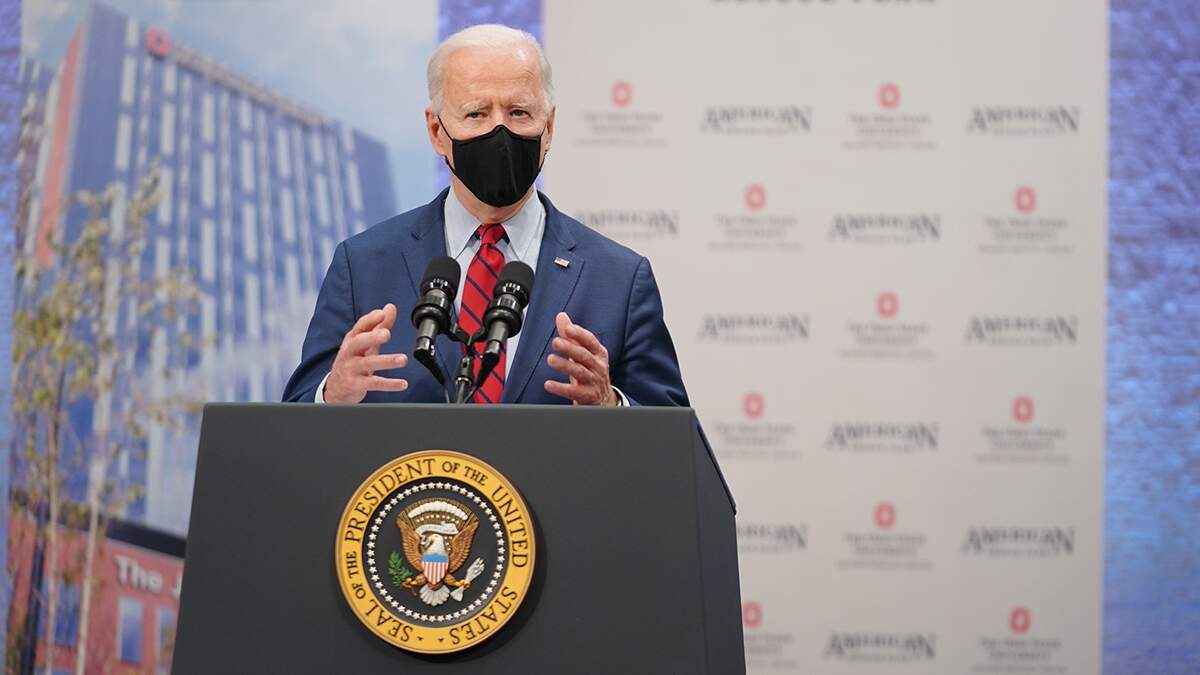 Biden acusa China de reter 'informação crucial' sobre origem da Covid-19