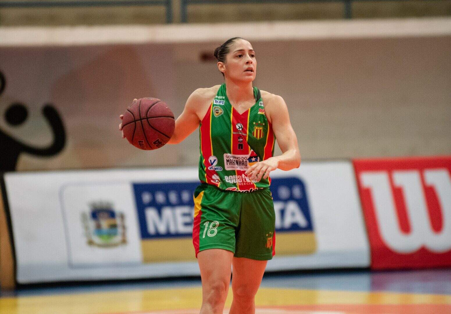 MELHORES JOGADORES E JOGADORAS DO BASQUETE BRASILEIRO