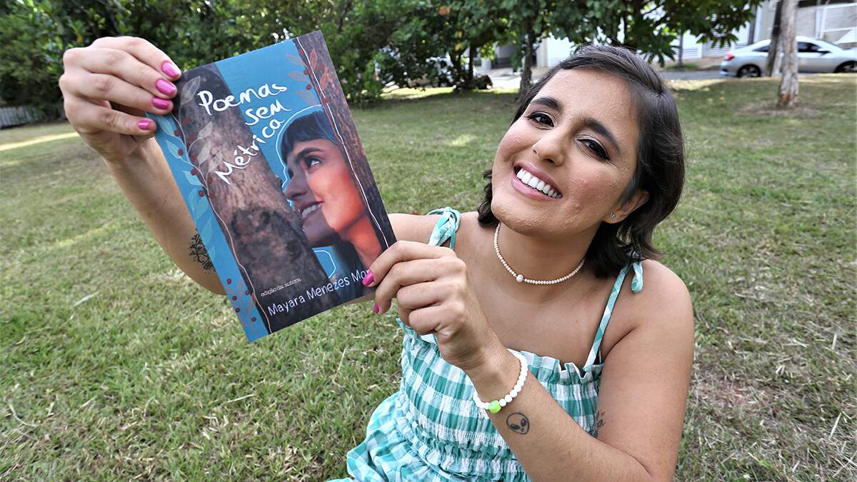 Poetisa de Americana estreia com livro que traz vivências pessoais