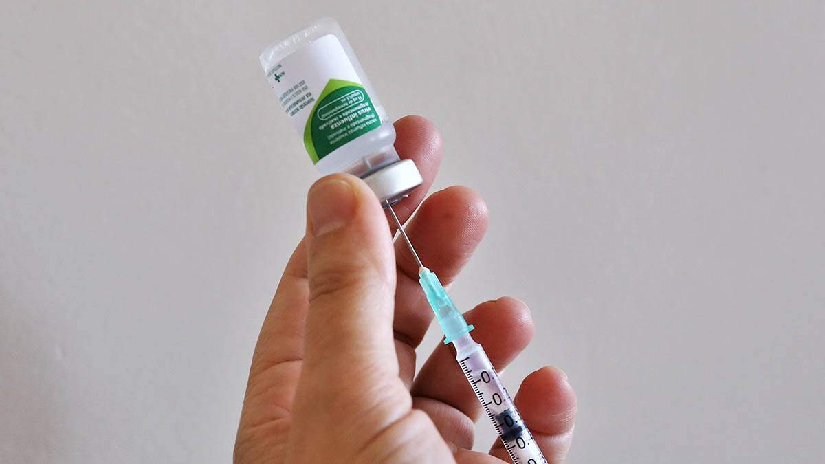 Apenas 39% dos idosos receberam vacina da gripe; saiba quem tem direito no SUS