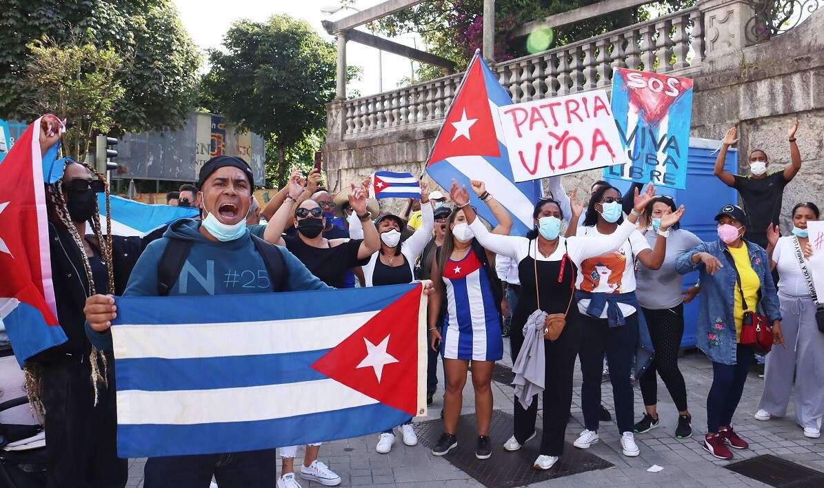 Cuba registra primeira morte em protestos contra escassez de alimentos e vacinas