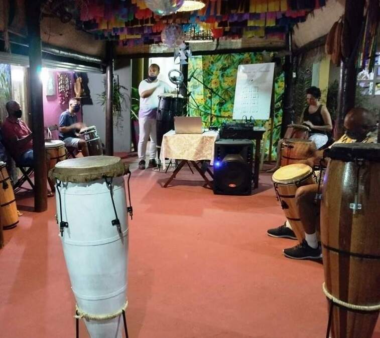 Workshop on-line ensina como tocar ritmos da percussão afro-brasileira