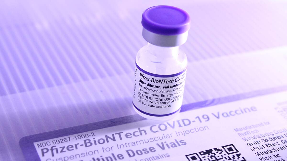 CEO da Pfizer diz que vacinação anual contra a Covid-19 seria melhor do que reforços frequentes