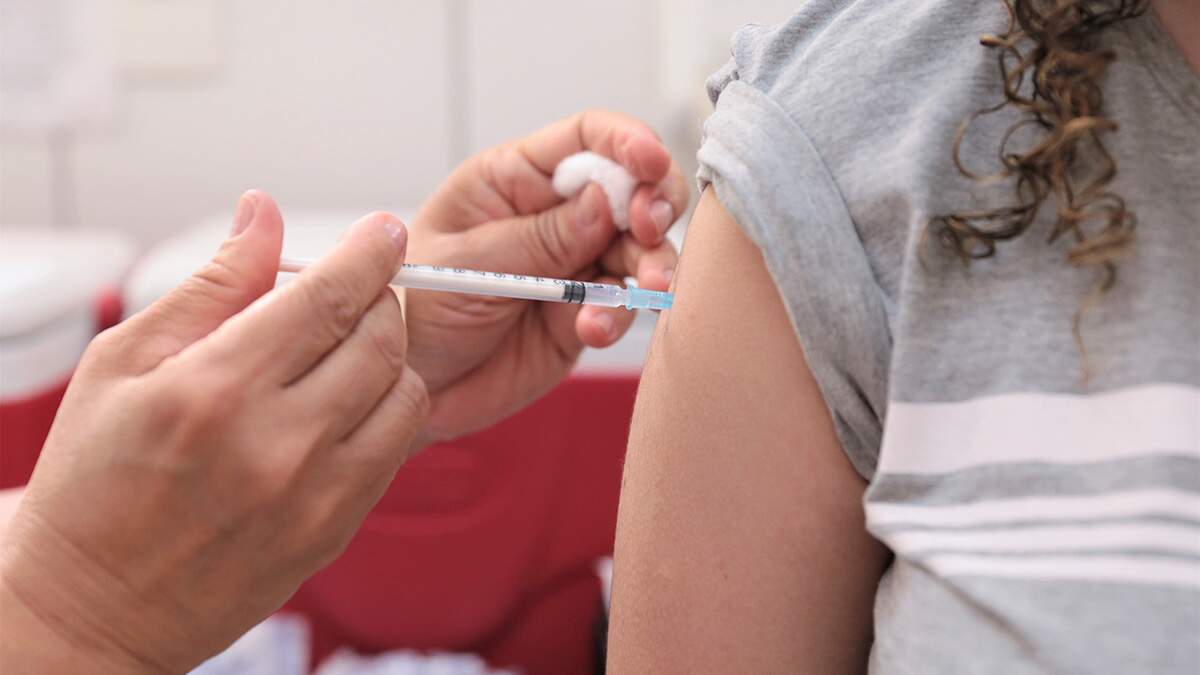 Vacina aliada à contaminação reforça imunidade, aponta pesquisa