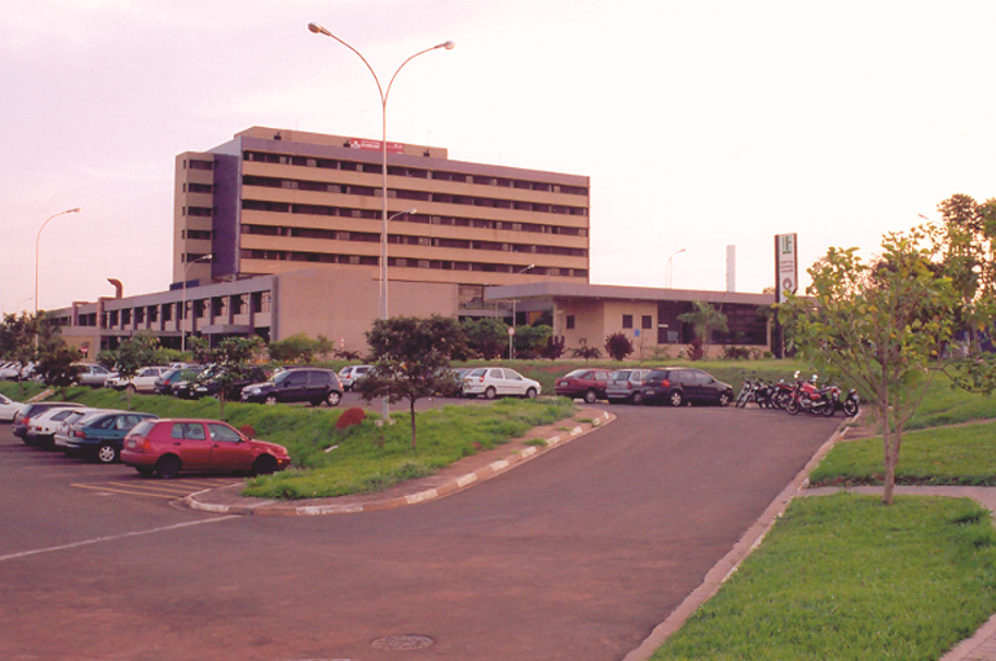 Cobrança para estacionar no Hospital Estadual Sumaré gera críticas
