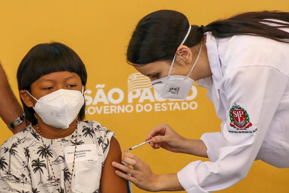 Governo de SP usa 'galinha vacinadinha' para promover imunização infantil