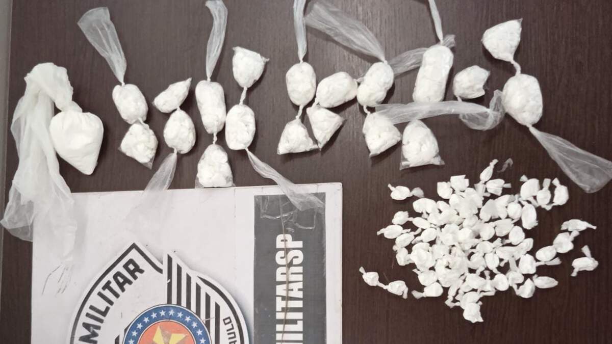 PM encontra cocaína em casa abandonada no Jardim Ipiranga