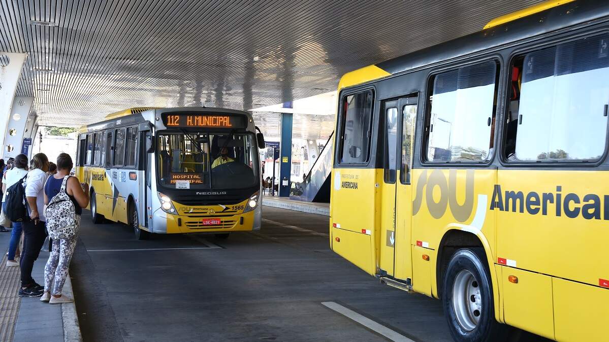 Após pedido de aumento de tarifa, passageira denuncia superlotação e redução de linhas de ônibus