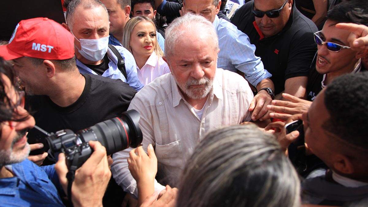 Lula 'herda' 18% dos eleitores que votaram em Bolsonaro em 2018, diz PoderData