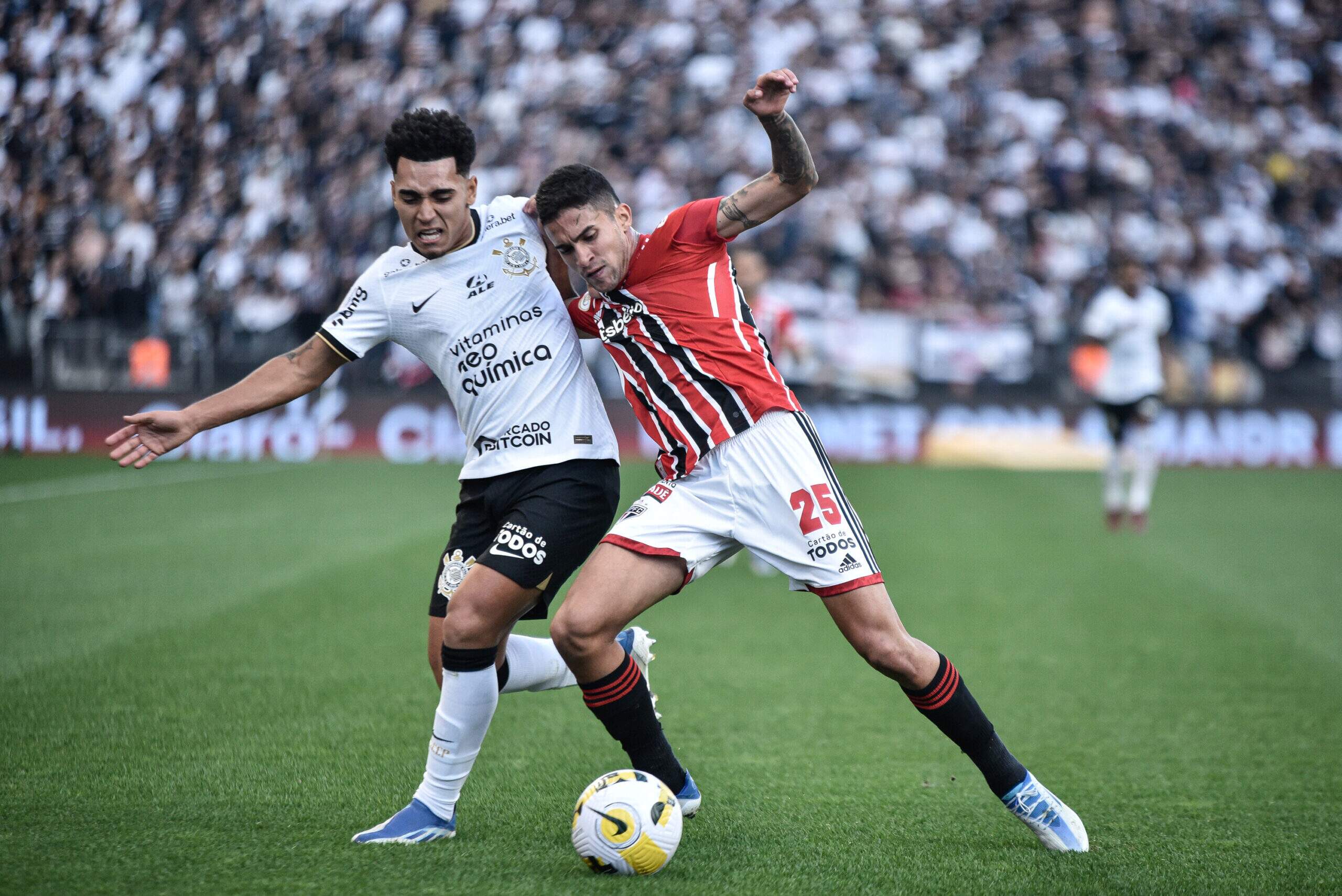 Corinthians empata e mantém tabu de não perder para o São Paulo em sua arena