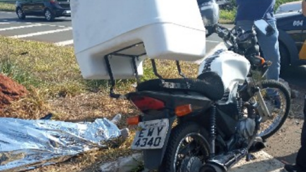 Motoboy morre após colidir contra ônibus e placa de sinalização em Hortolândia