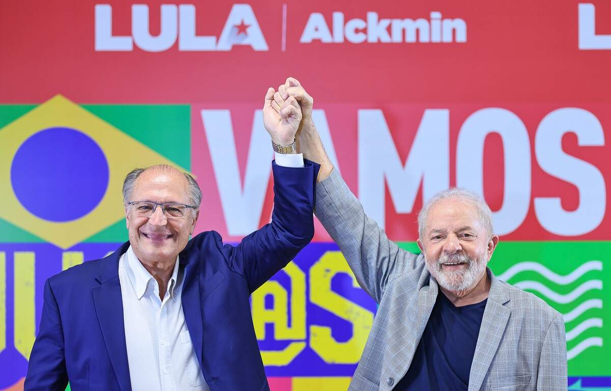 Lula e Alckmin lançam plano de governo com destaque para Petrobras