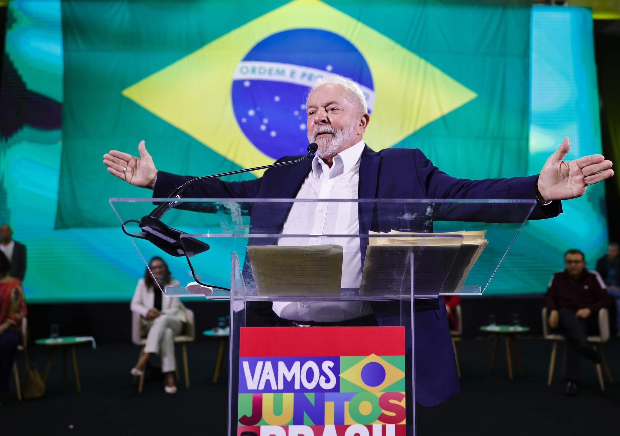 Lula promete reajuste anual do IR e estuda isenção para quem ganha até R$ 5 mil