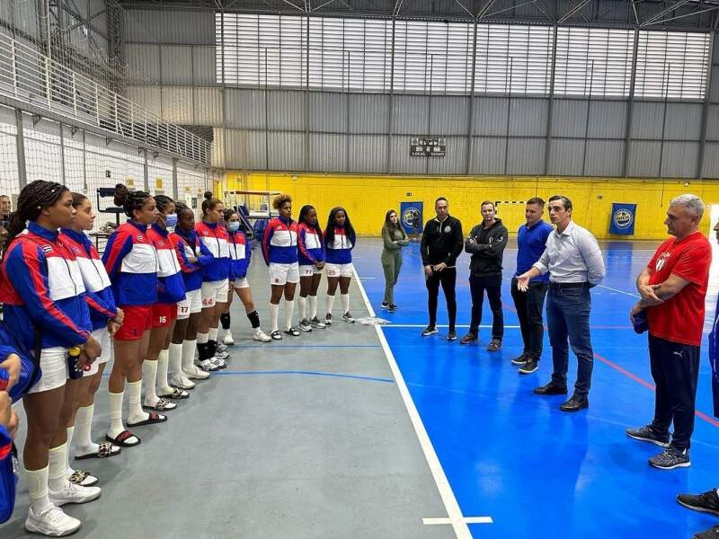 La selección cubana de balonmano femenino entrena en Santa Bárbara d’Oeste