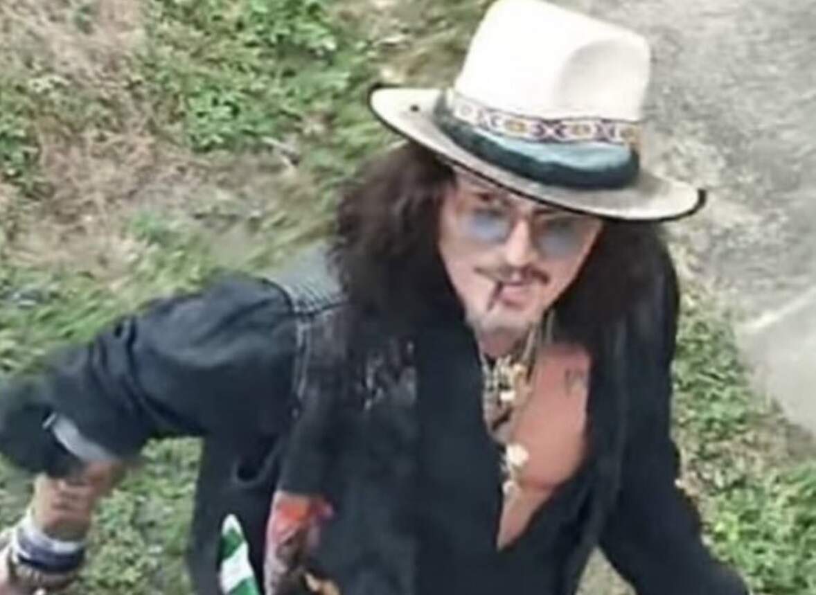 Johnny Depp foi encontrado desacordado em quarto de hotel, diz jornal da  Hungria - Estadão