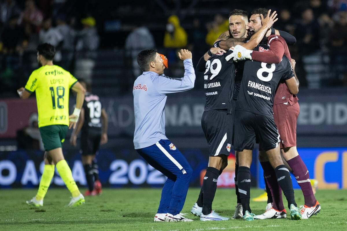 Bragantino vira sobre reservas do Palmeiras e é vice no