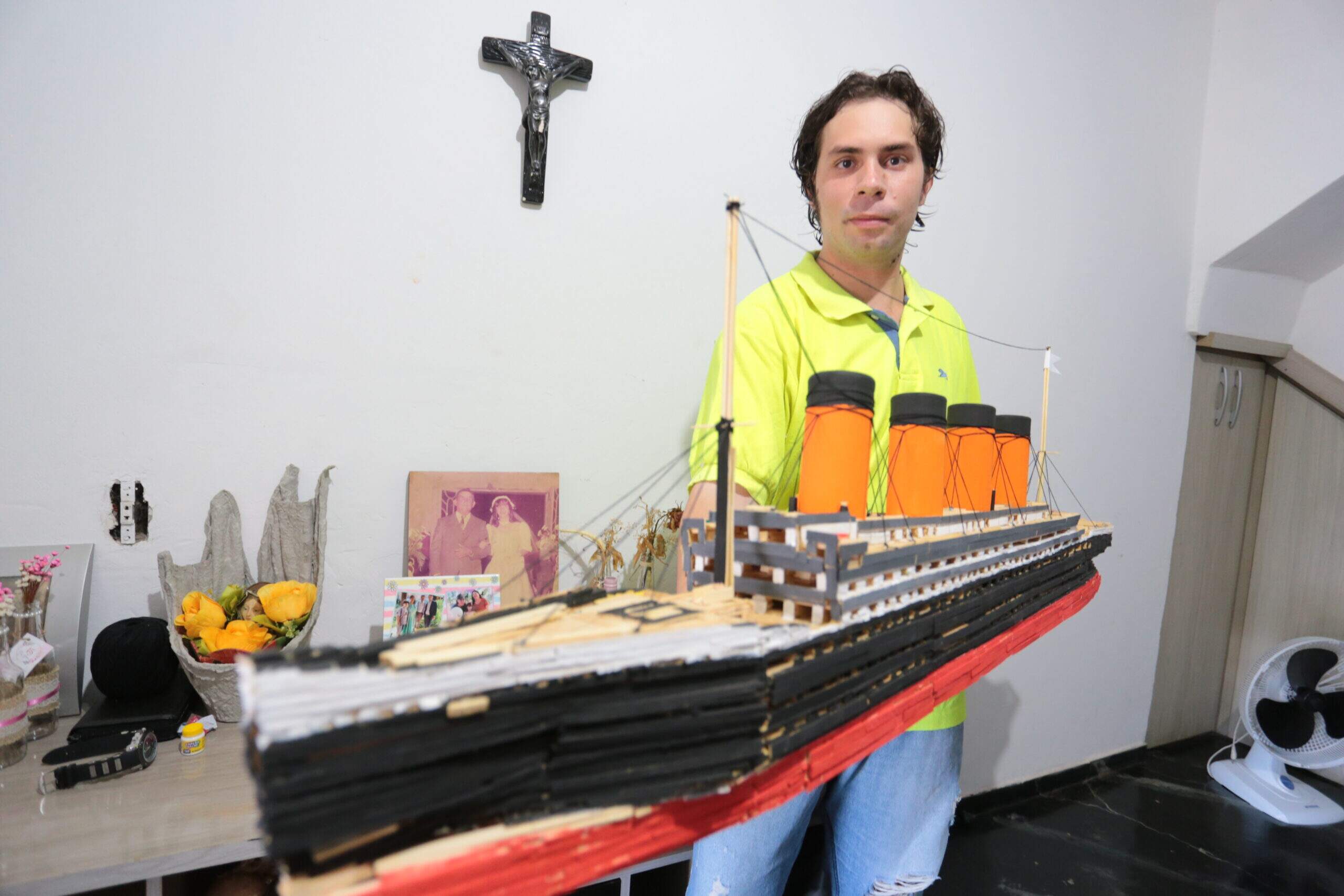 Americanense PCD constrói maquete de navio inspirada em transatlânticos históricos