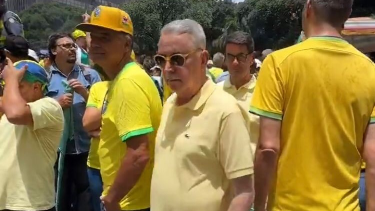 Chico marca presença em ato convocado por Bolsonaro na Avenida Paulista