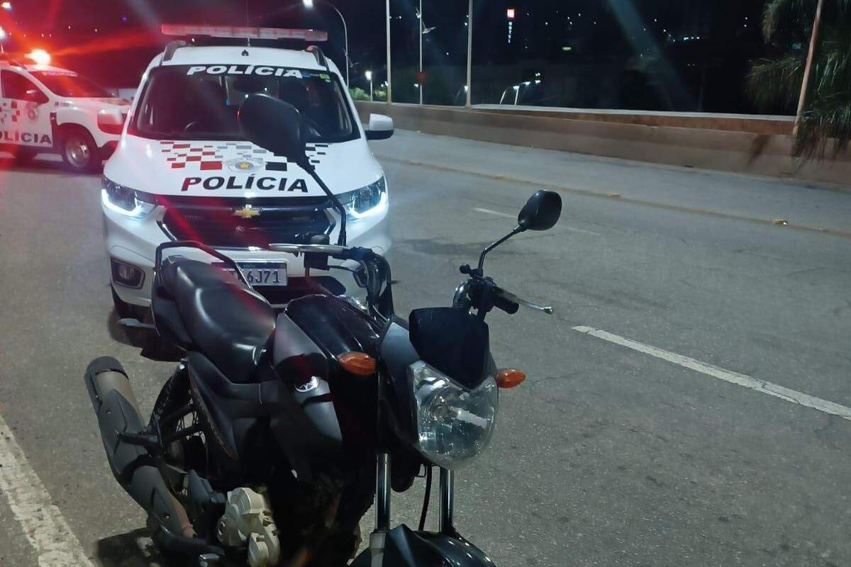 Polícia Militar apreende moto no centro de Americana com mais de R$ 40 mil em multas