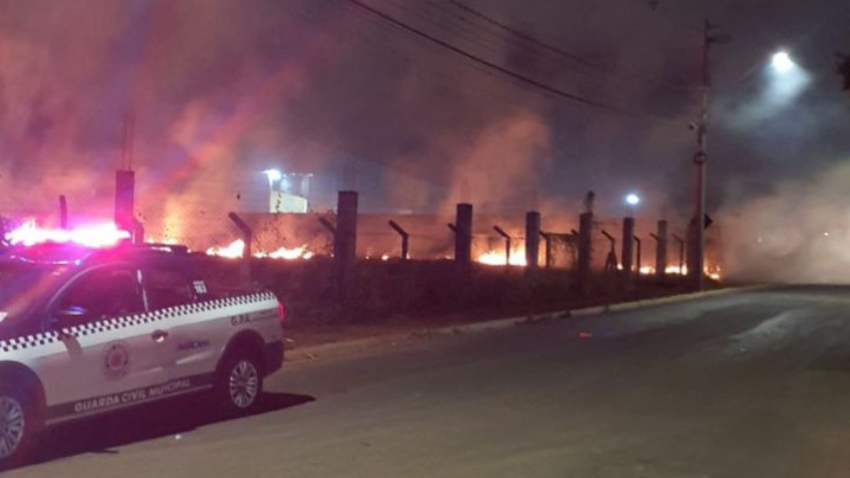 Incêndio atinge área verde na Vila Dainese, em Americana