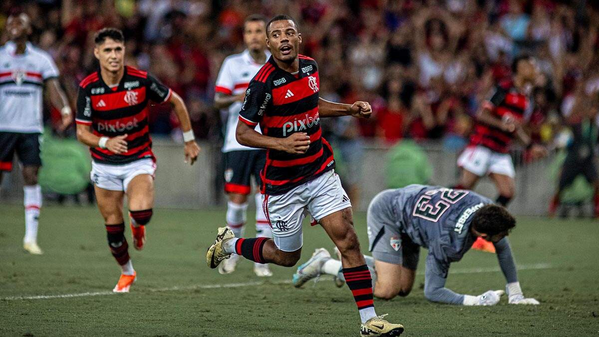 Flamengo vence São Paulo no Maracanã e aumenta pressão sobre Thiago Carpini