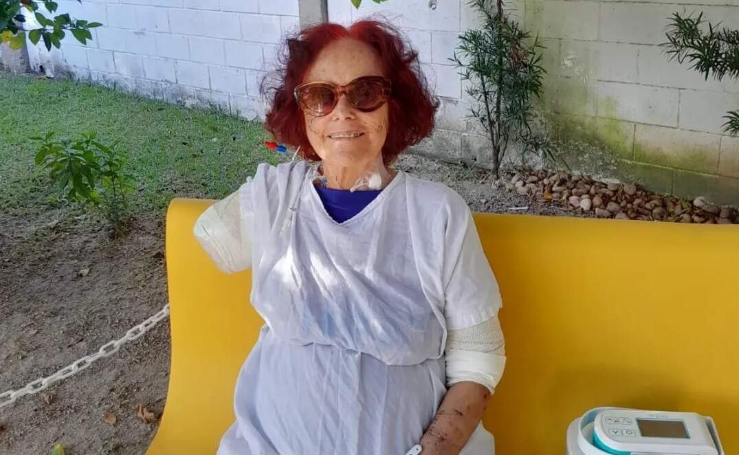Roseana Murray volta a hospital para curativos, posta foto no jardim e famosos reagem