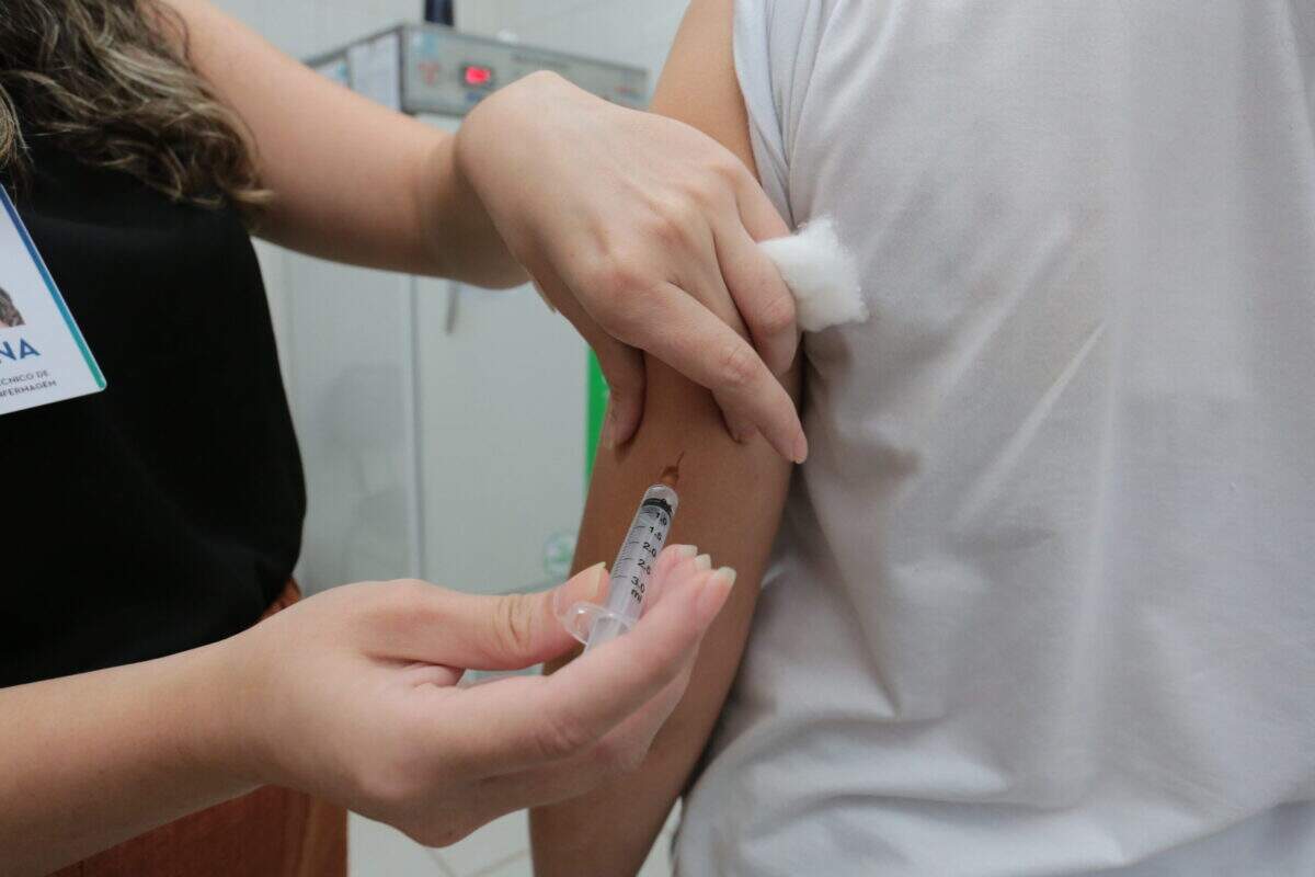 Americana amplia faixa etária da vacinação contra a dengue para 10 a 14 anos a partir de segunda-feira