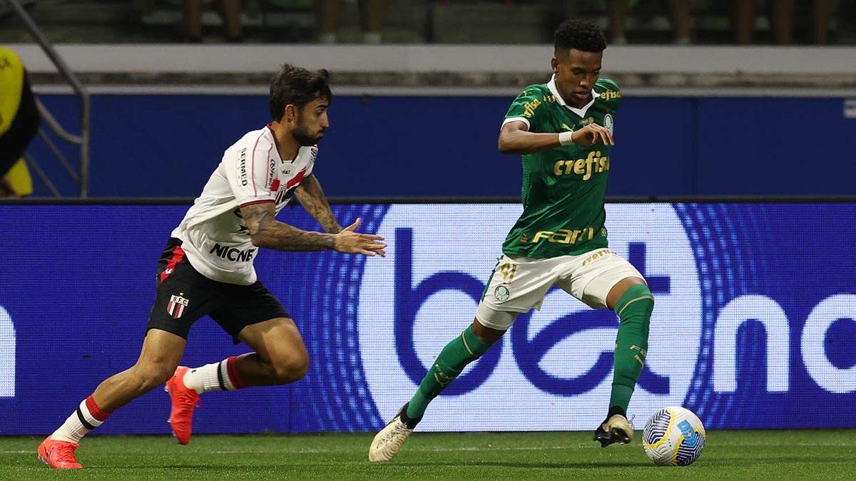 Estêvão marca no final e garante vitória do Palmeiras sobre o Botafogo-SP