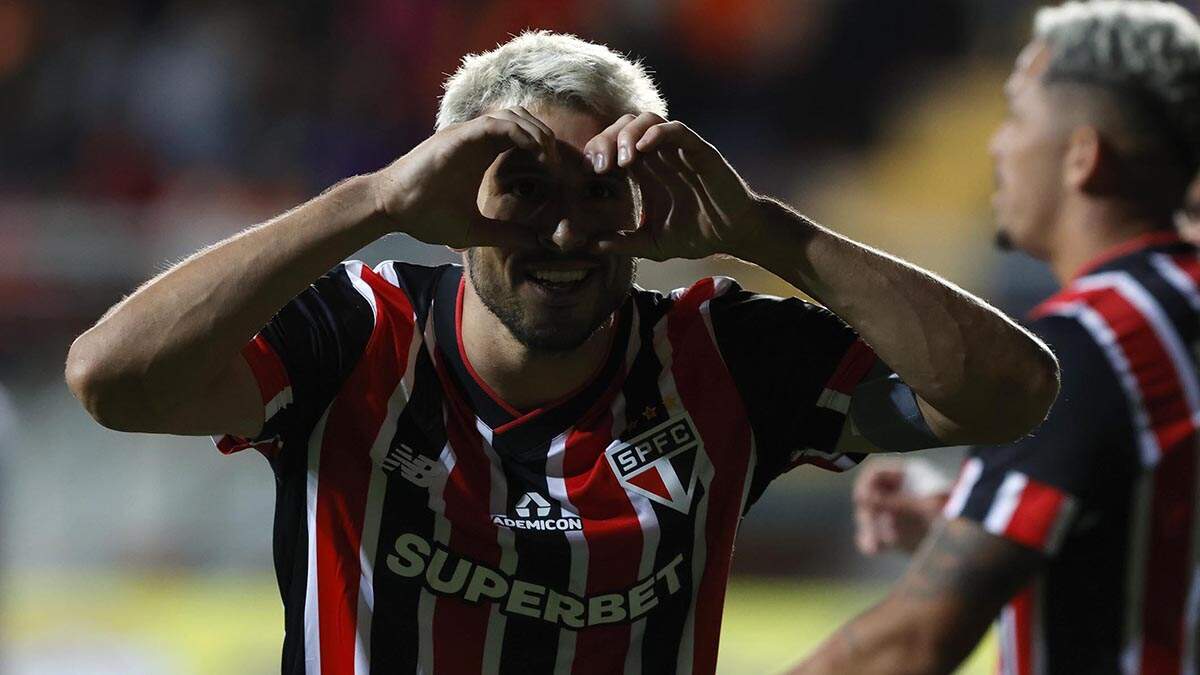 São Paulo exibe confiança, vira sobre o Cobresal e avança às oitavas da Libertadores