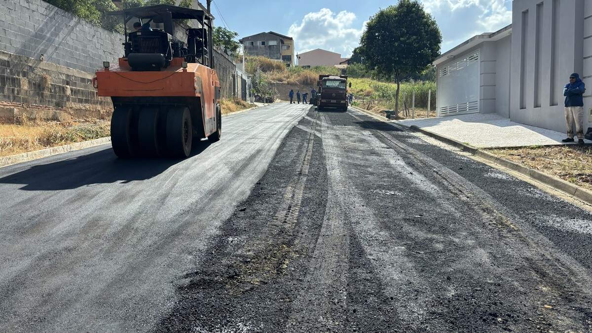 Prefeitura inicia aplicação do asfalto em vias do Vale do Rio Branco