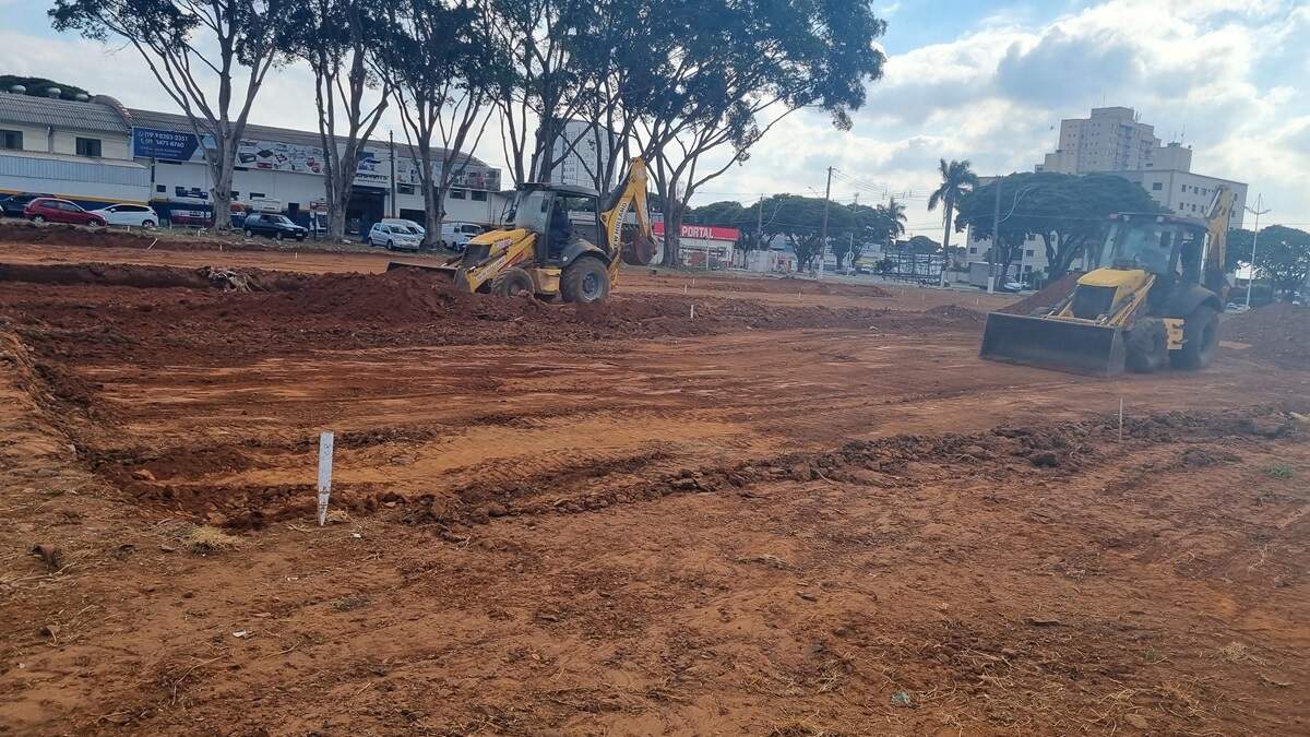 Prefeitura inicia construção de nova praça esportiva na região do Portal