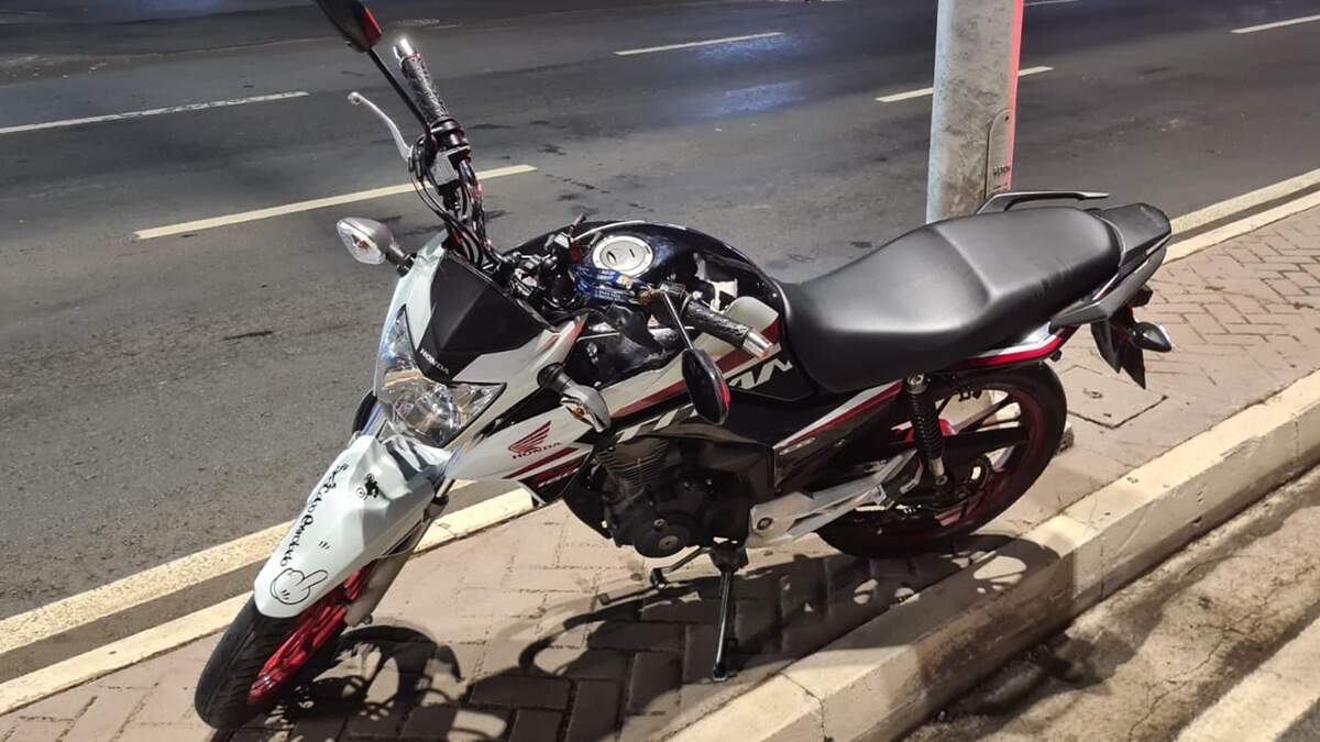 Motociclista morre após bater em coqueiro na Avenida da Saudade, em Americana