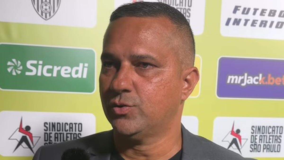 Após acesso e título com o Rio Branco, Raphael Pereira é eleito melhor técnico da Série A4
