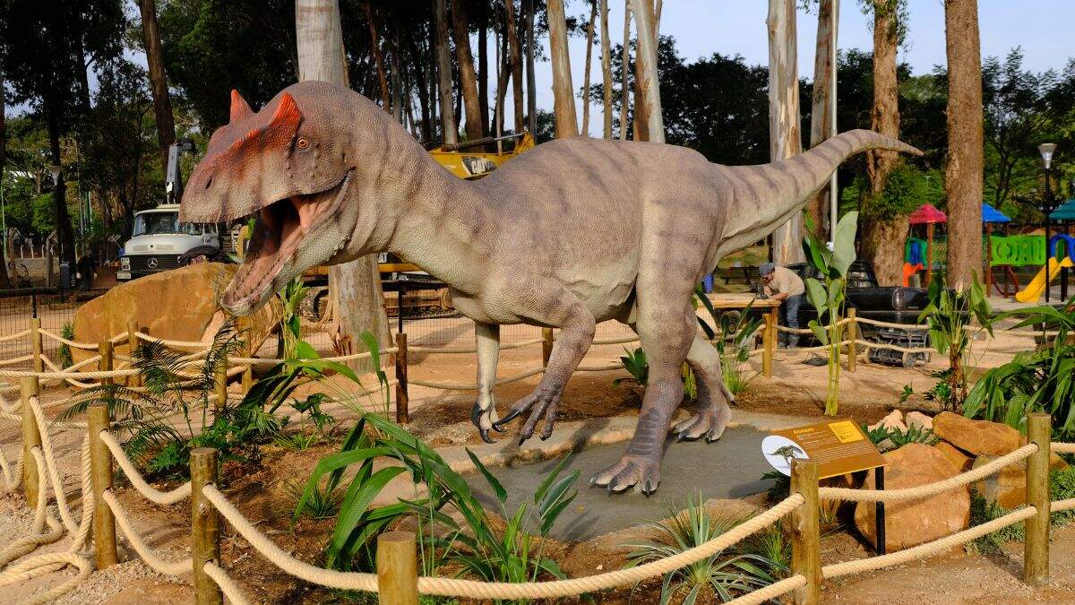 Com esculturas de dinossauros, Parque dos Ipês será reinaugurado neste sábado em Santa Bárbara