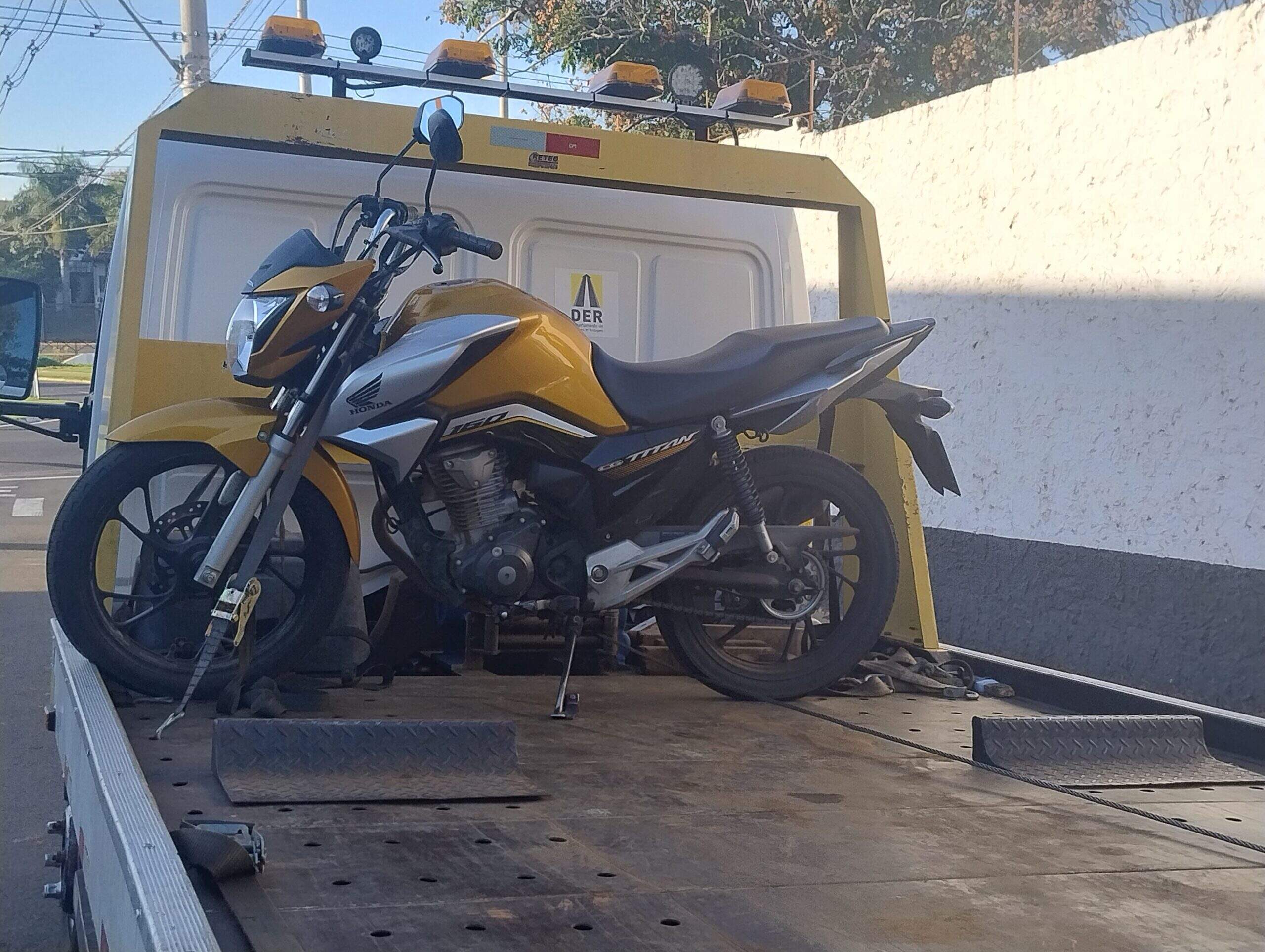 Motociclista morre após perder o controle e cair embaixo de um ônibus em Santa Bárbara