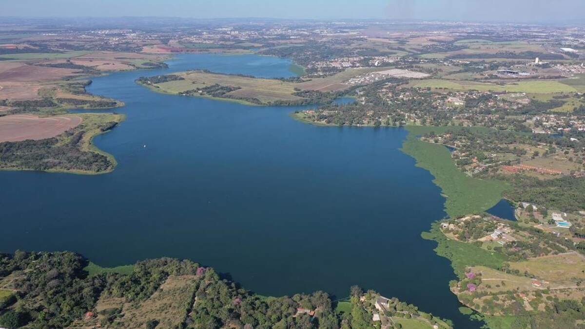 Represa do Salto Grande tem 5% do espelho d’água coberto por aguapés, aponta CPFL