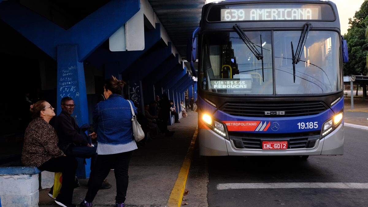 Passageiros da região reclamam de mudanças 'inesperadas' nos horários dos ônibus da EMTU