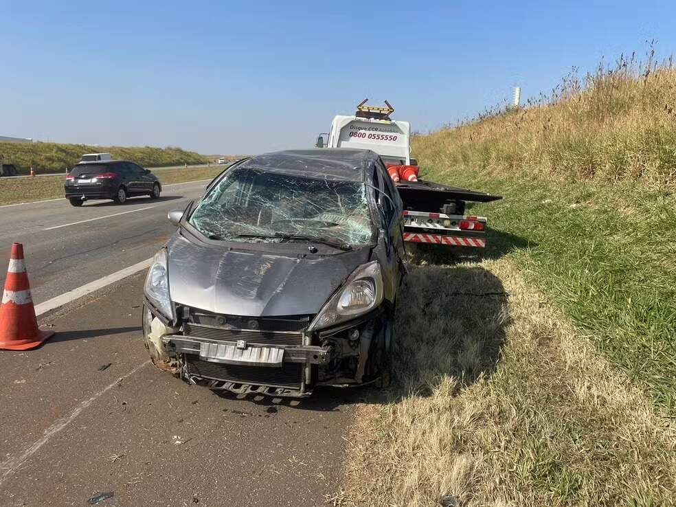 Mulher morre após motorista invadir a pista contrária na Rodovia Bandeirantes e bater contra o seu carro