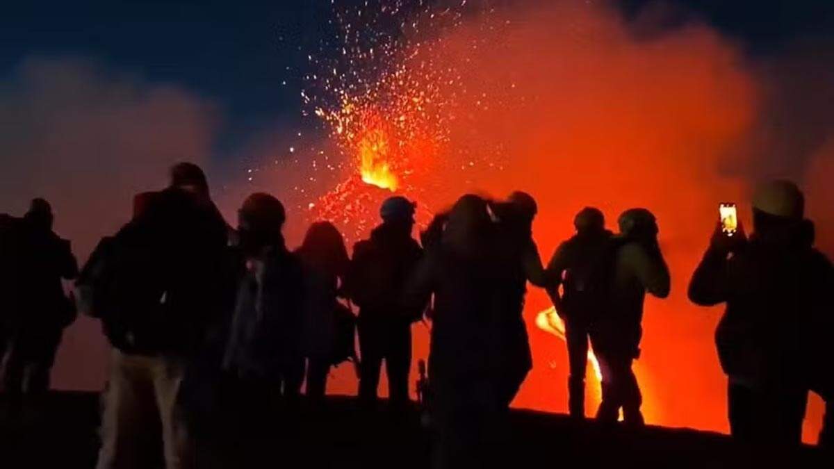 Monte Etna: vulcão mais ativo da Europa lança cascata de lava