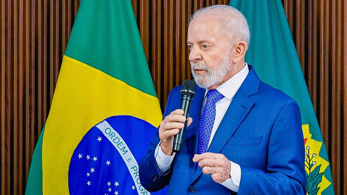 Lula dá entrada em hospital em Brasília após acidente doméstico, com corte na nuca