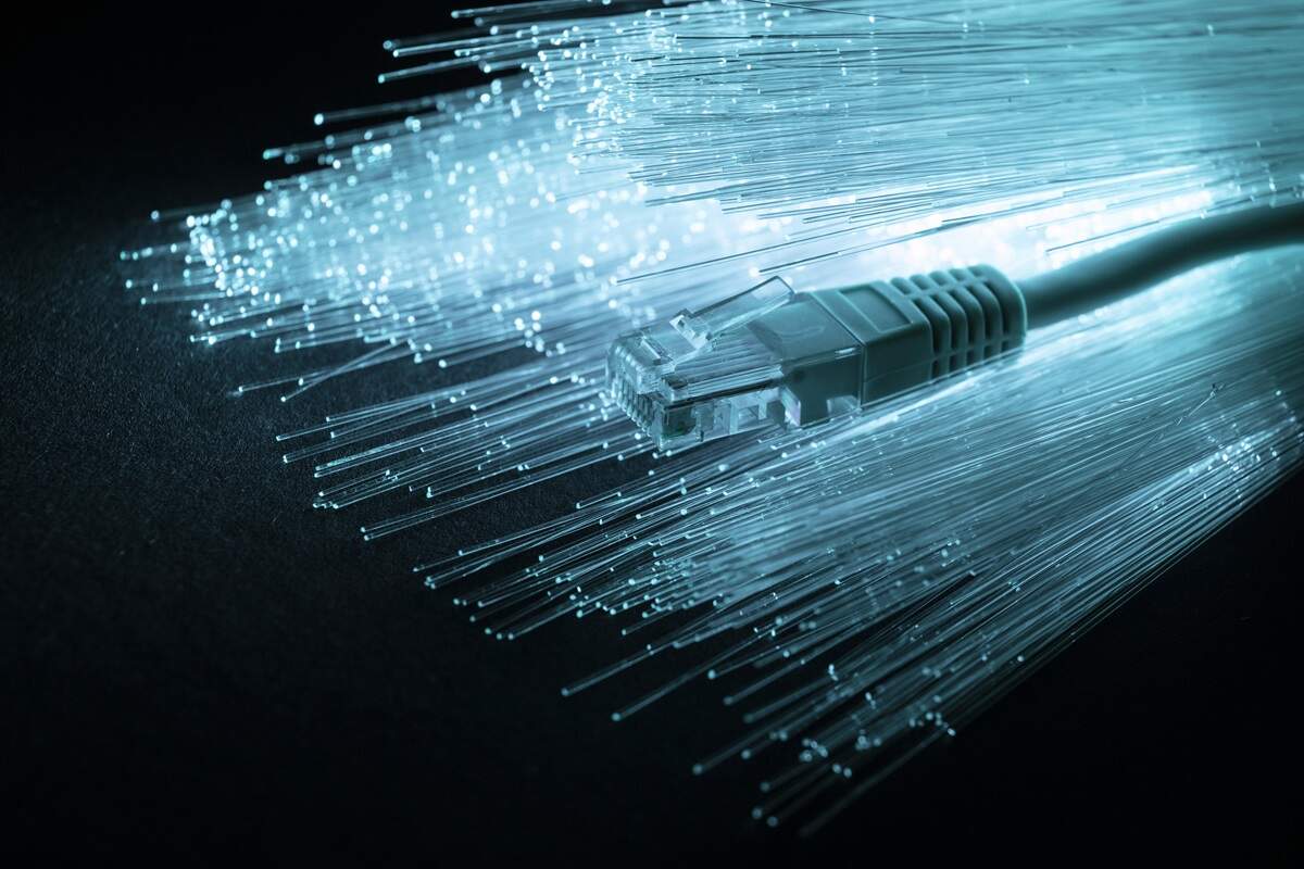 Internet já cobre 92,5% dos lares, mas 5,9 milhões de famílias aguardam inclusão, diz IBGE