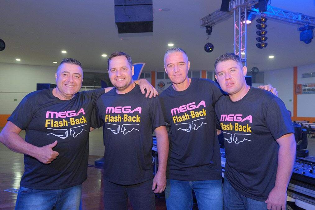 Confira os cliques do Mega Flashback, que reuniu cerca 600 pessoas